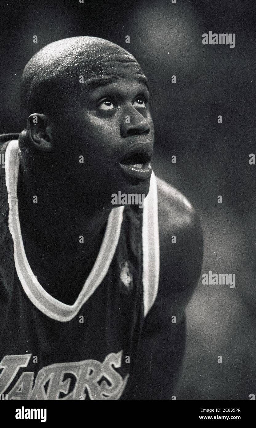 LA Lakers Shaquille o’Neal alla linea di tiro libero durante l'azione di gioco di pallacanestro contro la stagione 1996-97 Boston Celtics al Fleet Center a Boston ma USA foto di Bill belknap Foto Stock