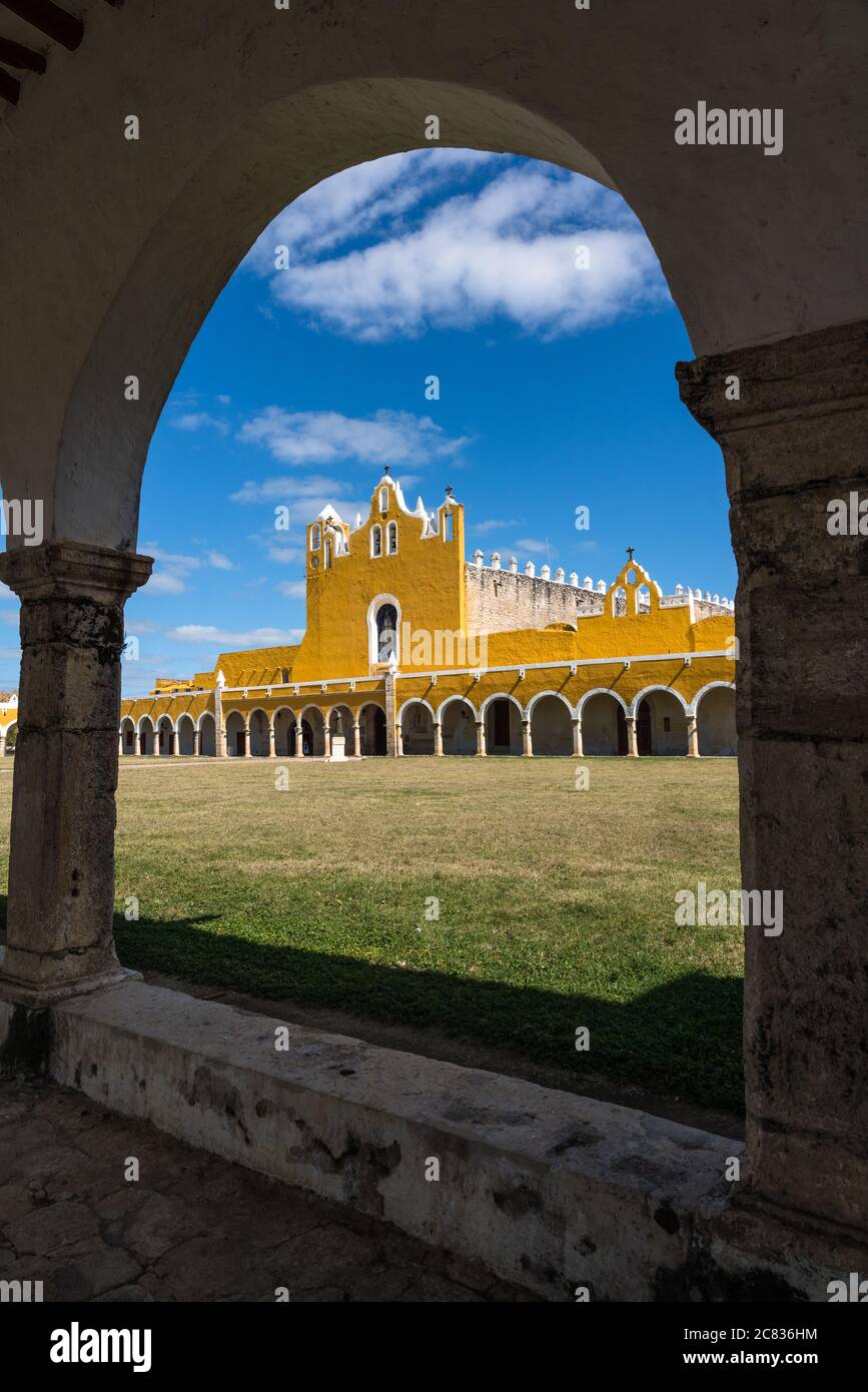 Il Convento di San Antonio o Sant'Antonio da Padova fu fondato nel 1549 e completato nel 1562. Fu costruito sulla base di una grande piramide Maya. Foto Stock