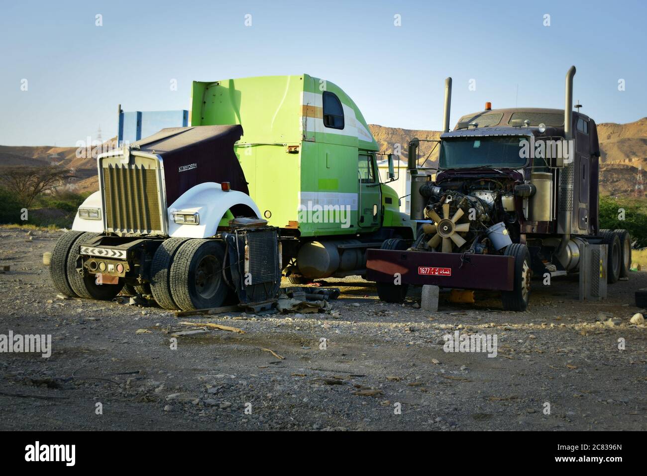 Parti industriali di automobili nel negozio di lavoro: muscat, oman- 20-07-2020 Foto Stock