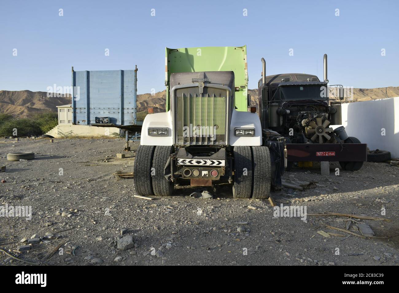 Parti industriali di automobili nel negozio di lavoro: muscat, oman- 20-07-2020 Foto Stock