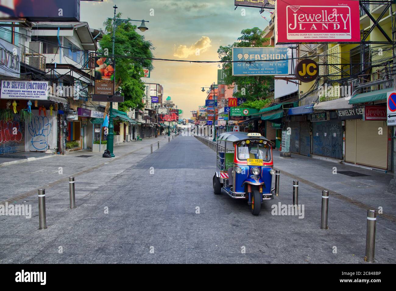 Tuk Tuk su Khaosarn Road Foto Stock