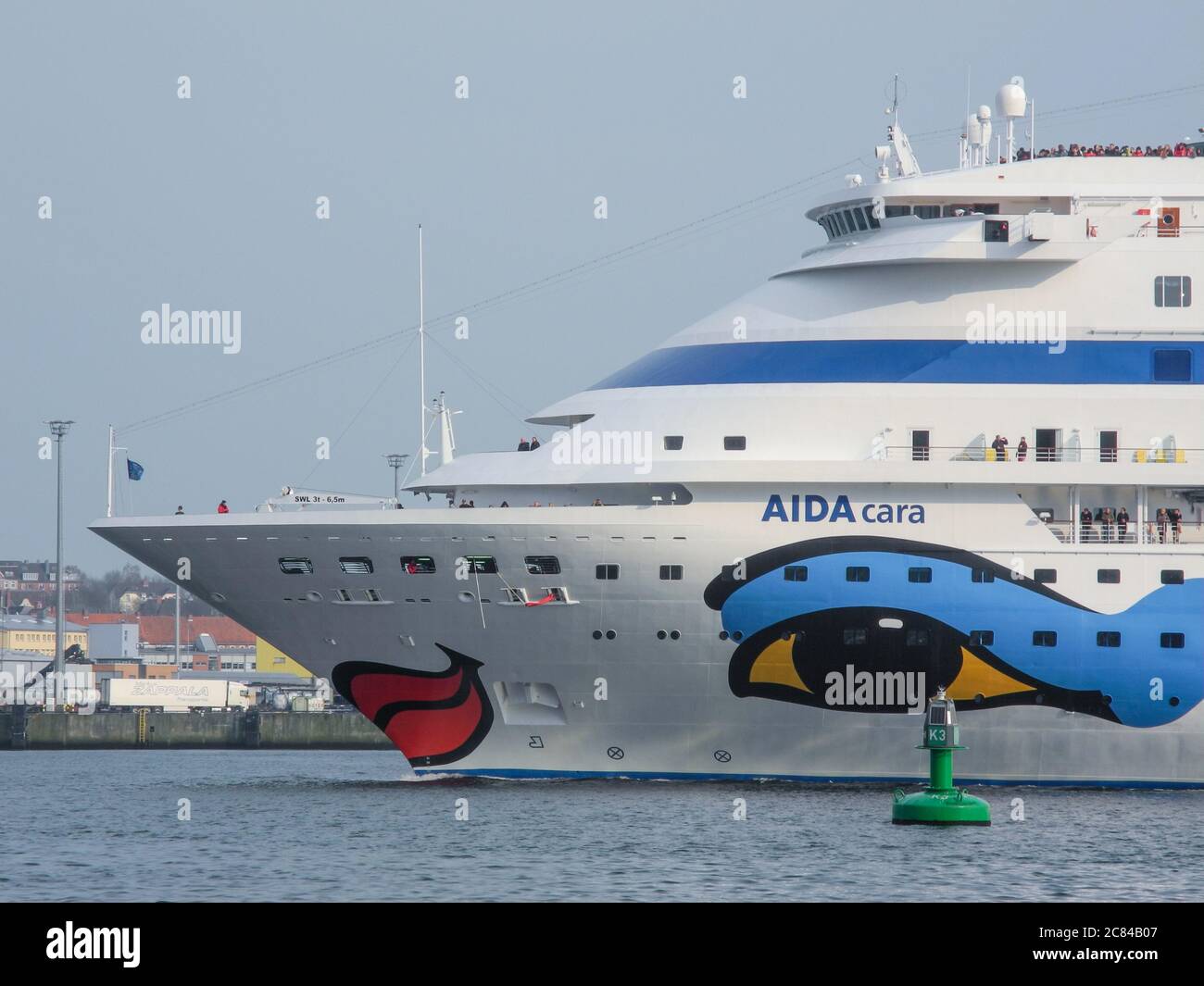 Der Bug der AIDA cara am Ostseekai in Kiel Foto Stock