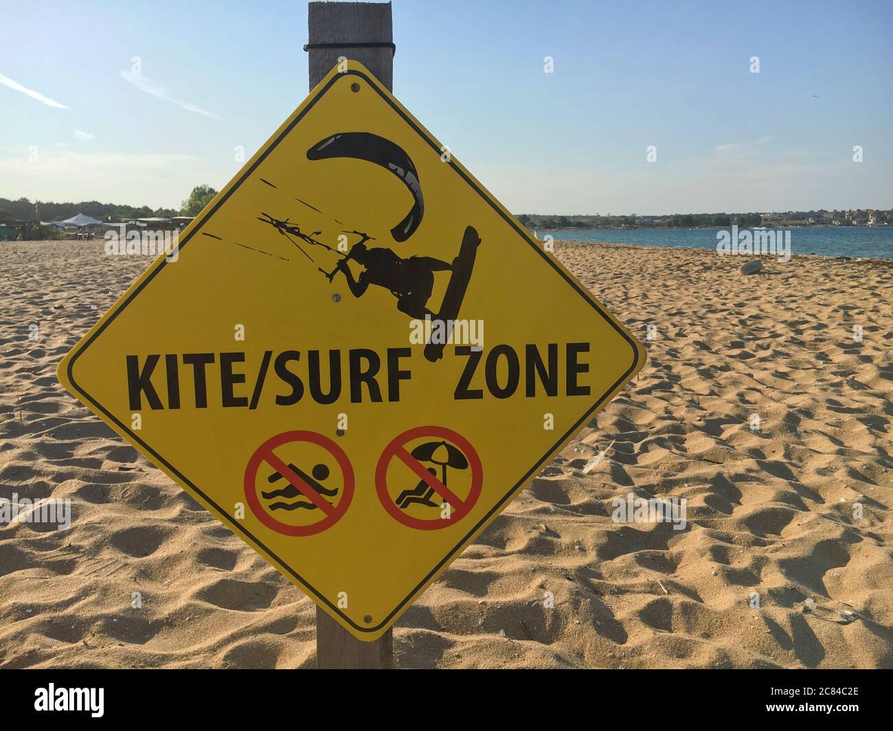 Kite/Surf zone Sign on the Beach Foto Stock