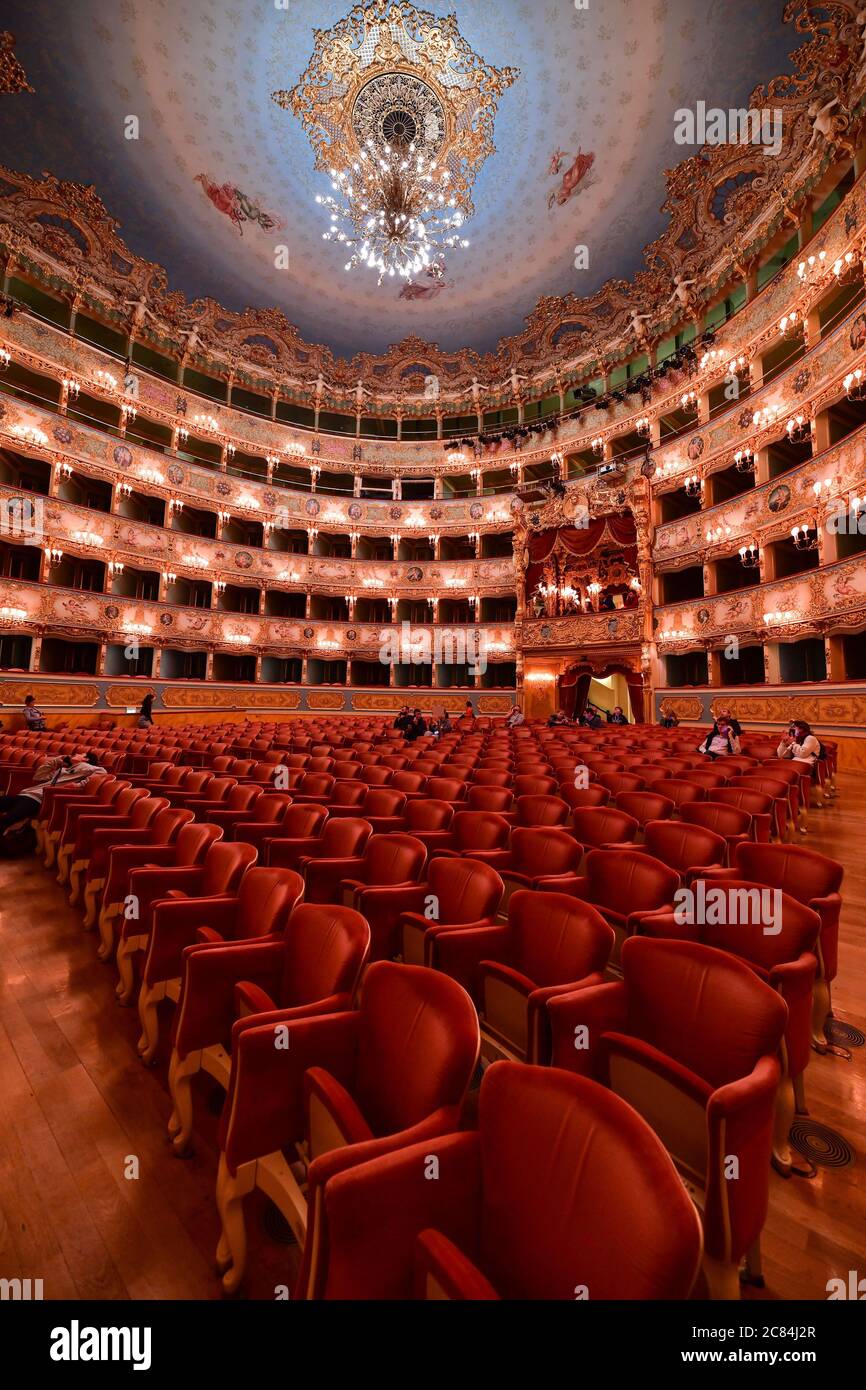 Italia: Venezia. All'interno del Teatro la Fenice (la Fenice), un teatro dell'opera costruito nel XVIII secolo in stile neoclassico Foto Stock