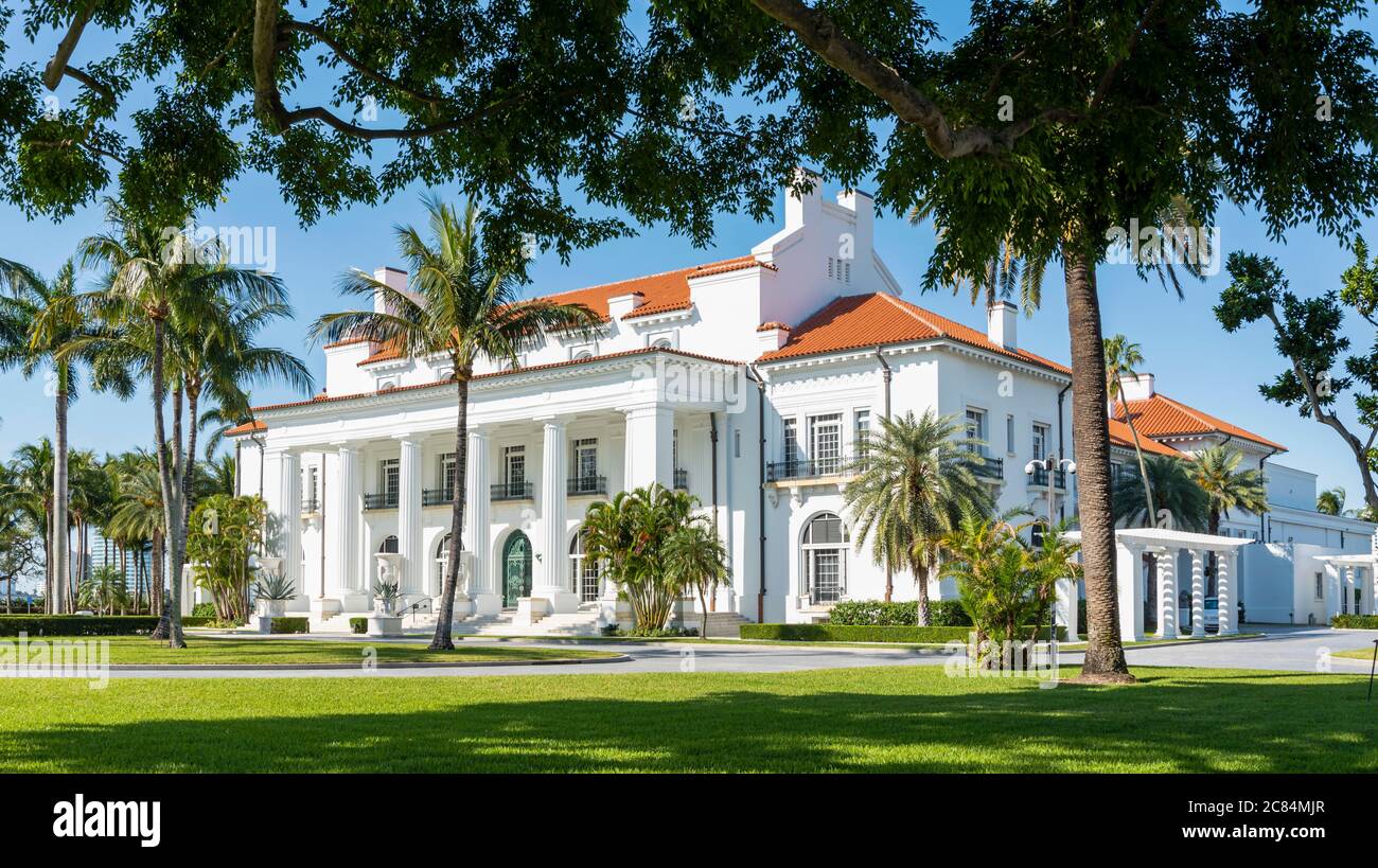 Facciata esterna di un vecchio palazzo in Florida Foto Stock
