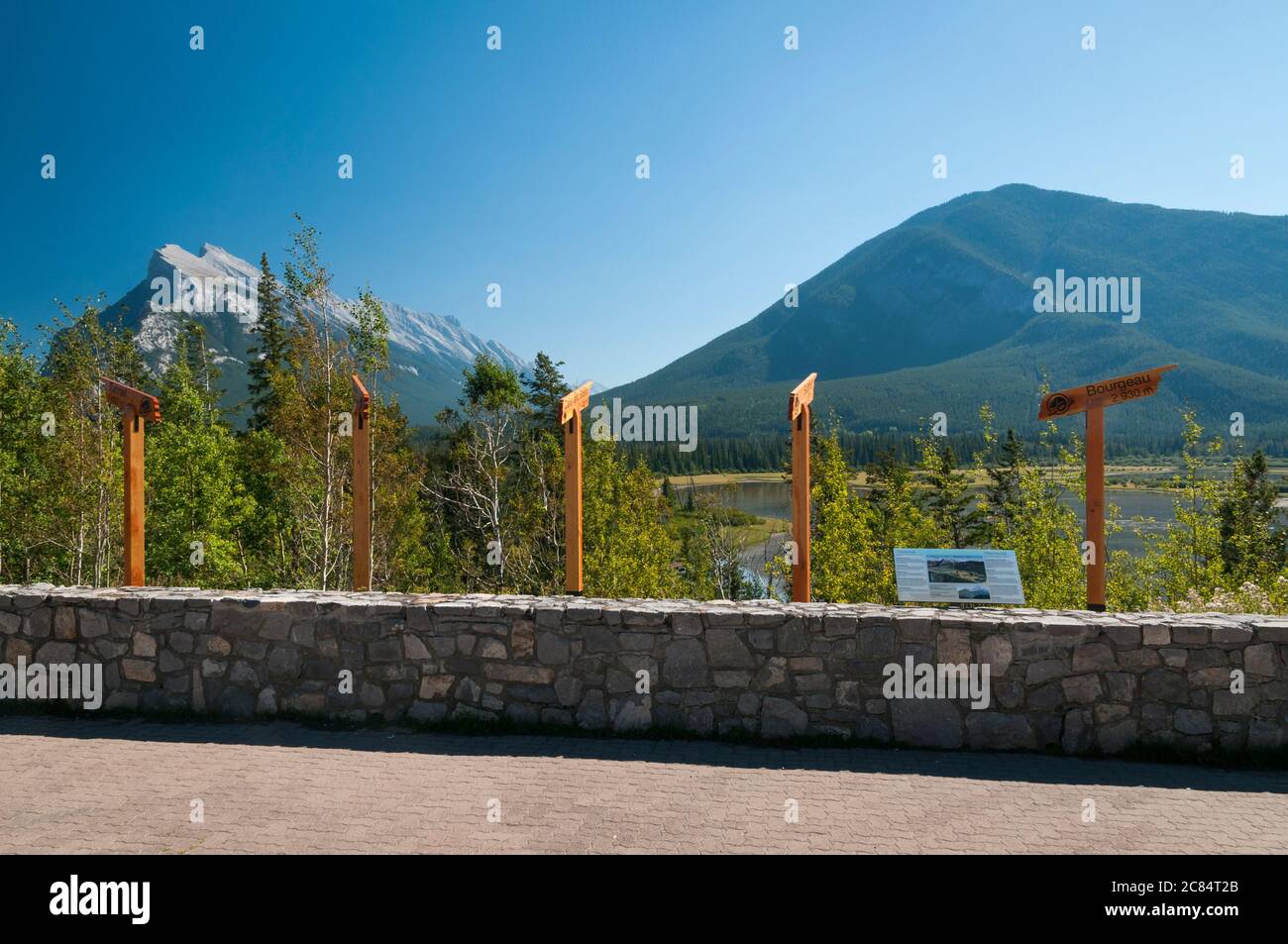 Mount Rundle e Sulphur Mountain, Banff, Alberta, Canada. Foto Stock