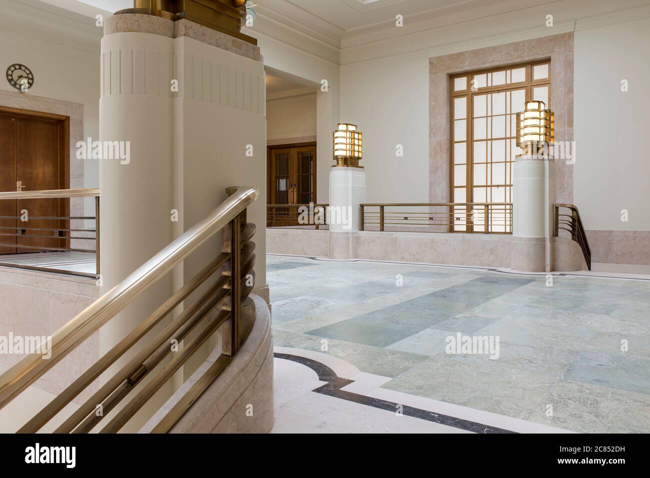 La lobby superiore. Hackney Town Hall, Londra, Regno Unito. Architetto: Hawkins Brown Architects LLP, 2017. Foto Stock