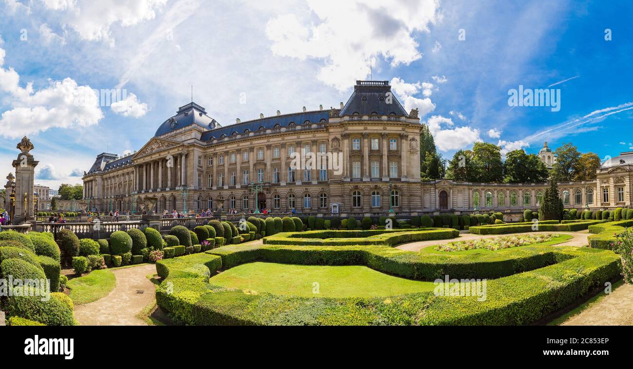 Il Palazzo Reale di Bruxelles in un bel giorno di estate Foto Stock