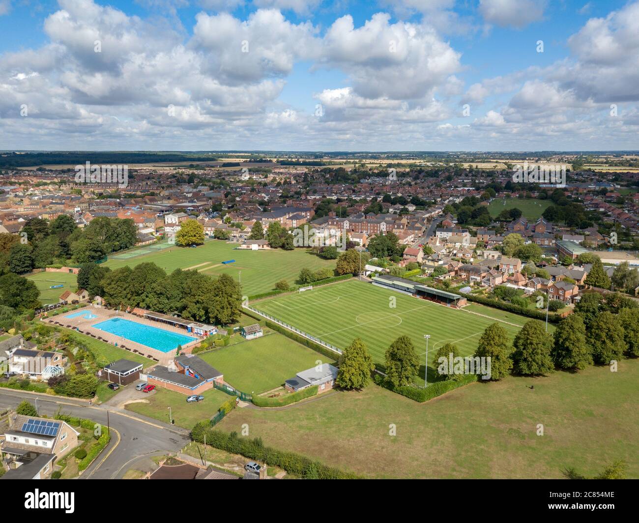 Bourne, UK - Ottobre 13 2018: Una vista aerea dei prati Abbey a Bourne, Lincolnshire. Incluso il Bourne Town Football Club. Foto Stock