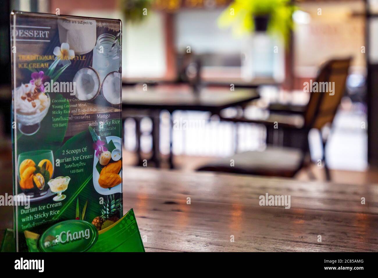 Menu e vuoto ristorante tailandese durante la covid 19 pandemic, Bangkok, Thailandia Foto Stock