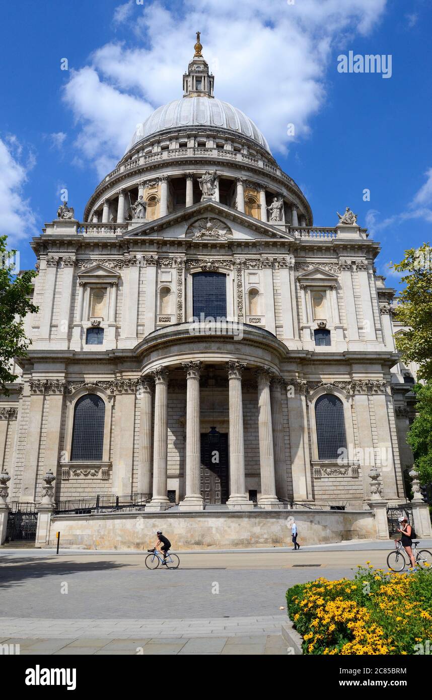 Londra, Inghilterra, Regno Unito. Cattedrale di San Paolo - strade tranquille durante la pandemia COVID, luglio 2020 Foto Stock