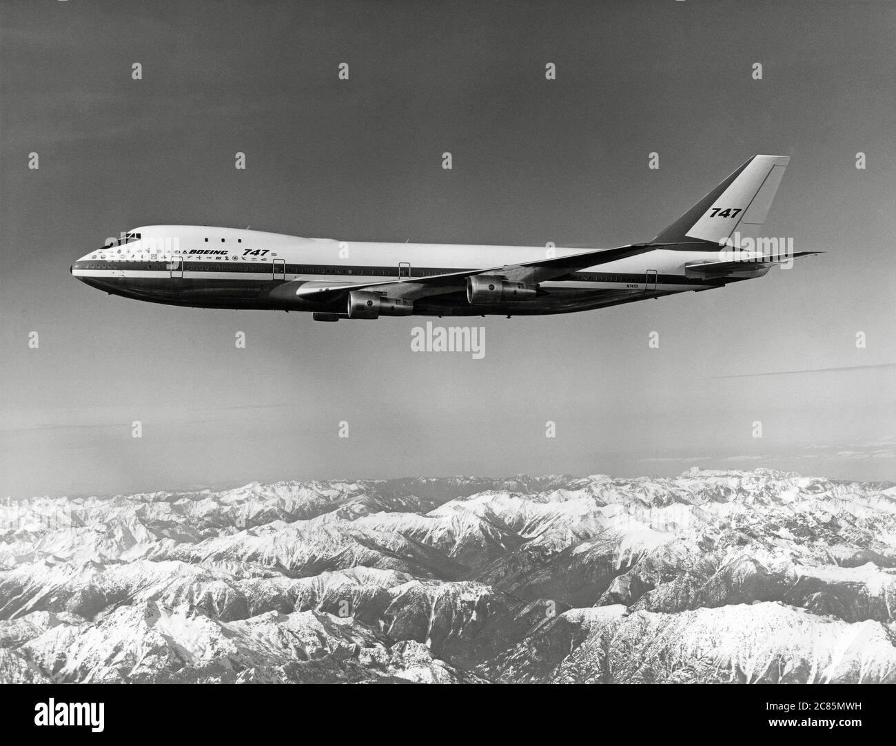 Il Boeing 747, il primo aereo di linea commerciale a getto e velivolo da carico americano prodotto in serie, durante il suo primo volo nel febbraio 1969. Foto Stock