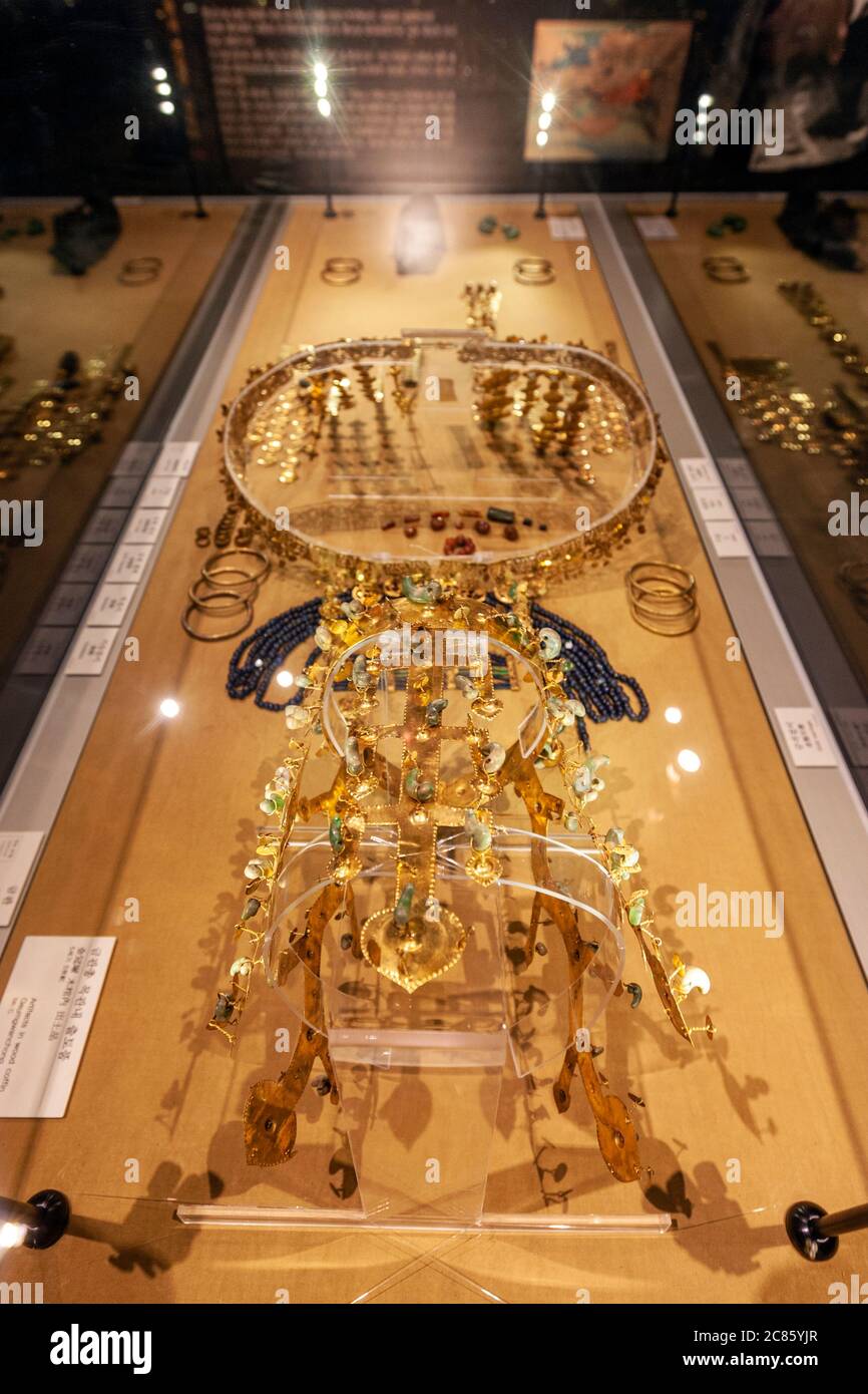 La corona d'oro della tomba di Silla Cheonmachong, il Museo Nazionale di Gyeongju, Provincia di Gyeongsang del Nord, Corea del Sud Foto Stock