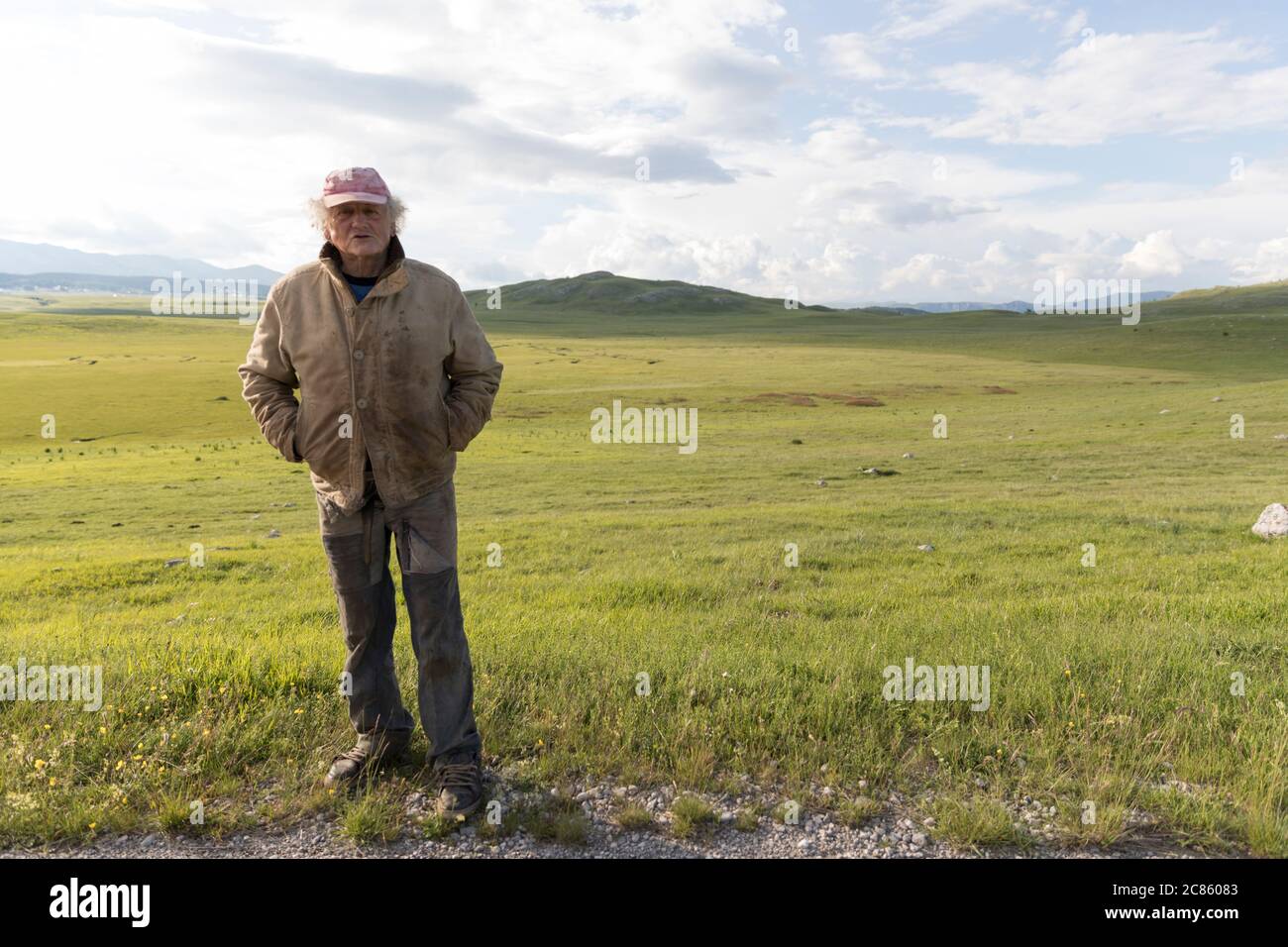 Ritratto del pastore anziano nel Parco Nazionale Durmentor, Montenegro Foto Stock