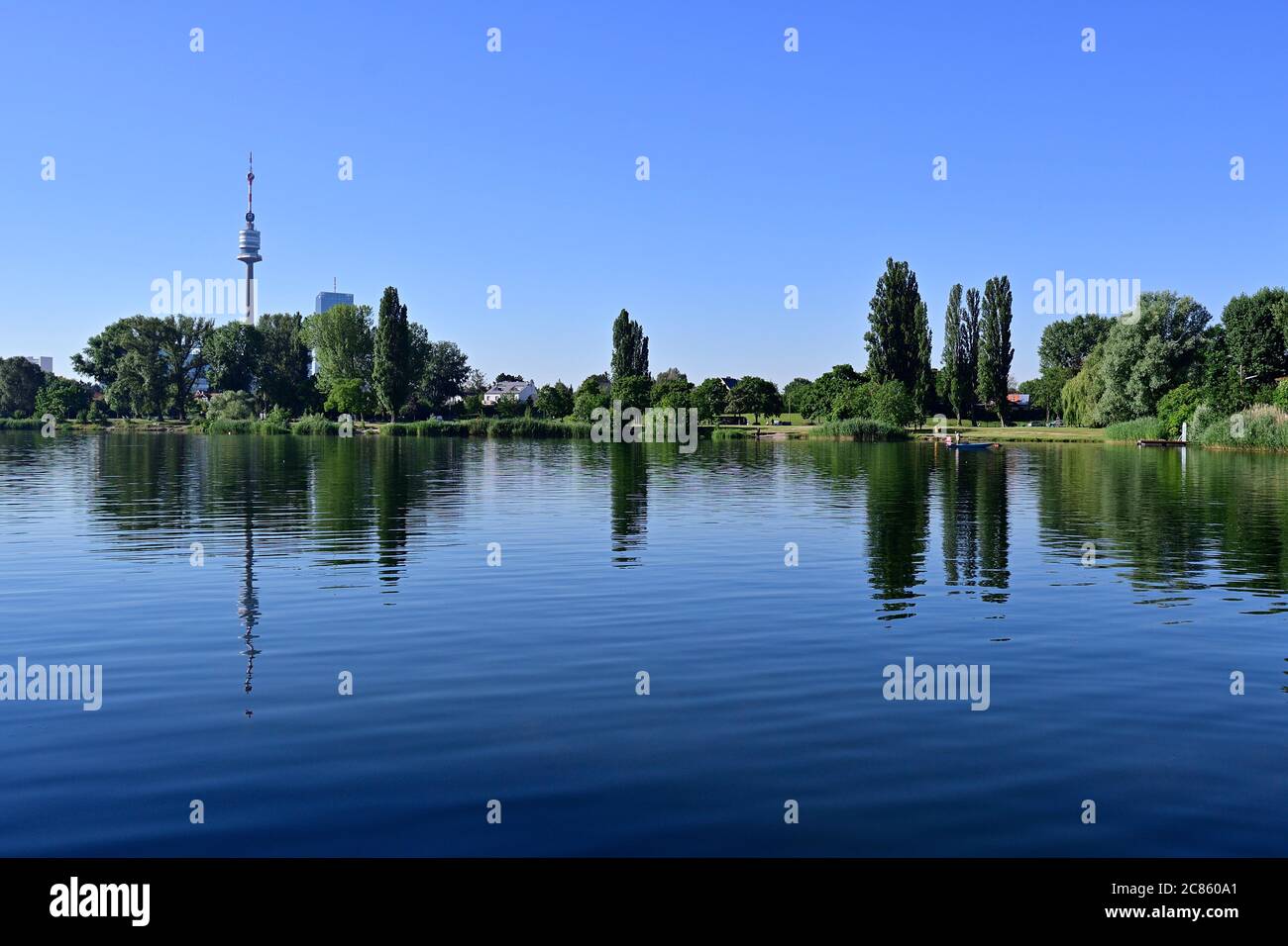 Vienna, Austria. Il vecchio Danubio superiore a Vienna è un ramo del Danubio Foto Stock