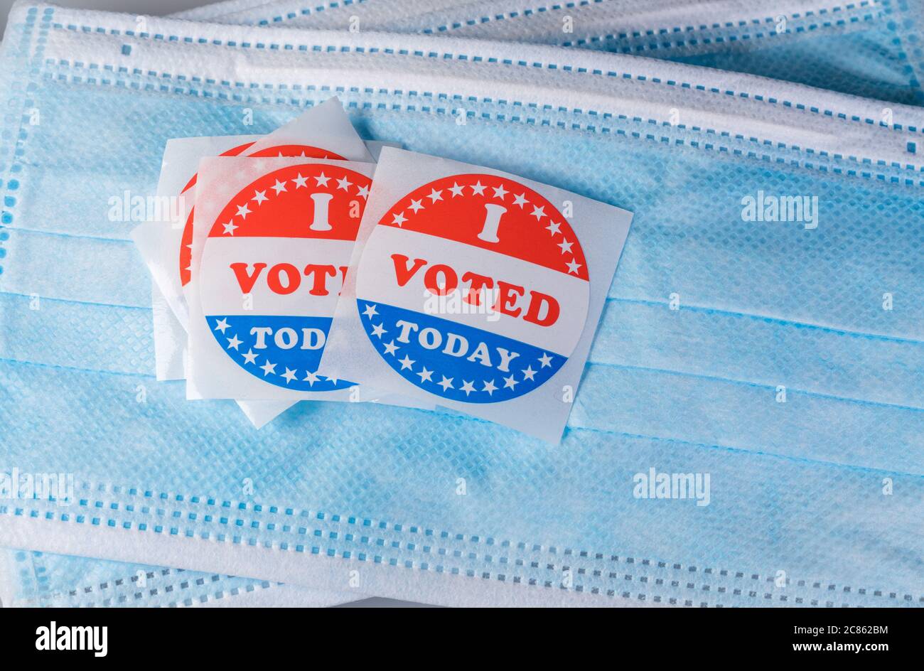 Oggi ho votato l'adesivo sulla maschera protettiva per il voto di persona alle elezioni negli Stati Uniti durante la pandemia di coronavirus Foto Stock