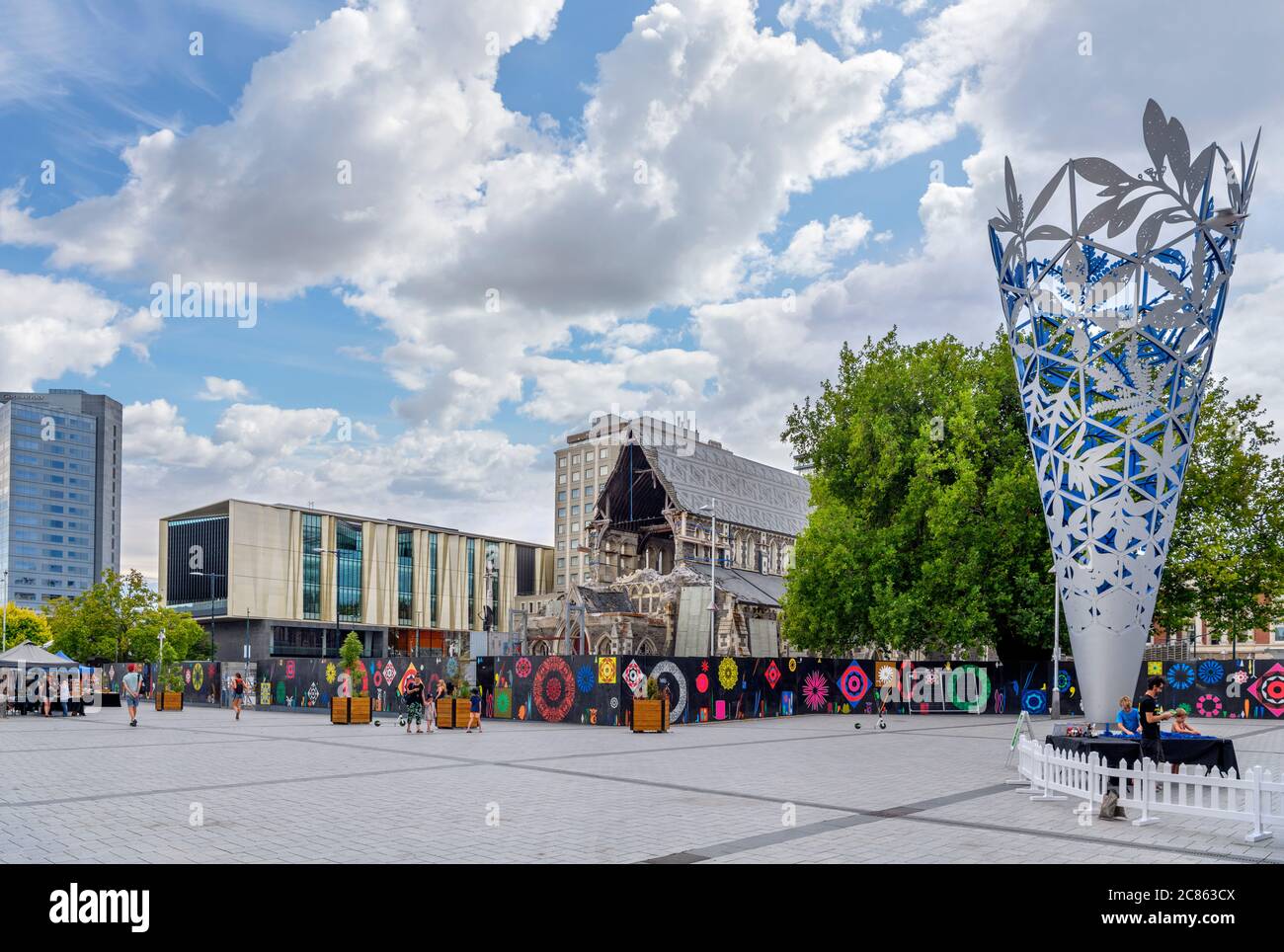 Piazza della Cattedrale guardando verso le rovine della Cattedrale di Christchurch, danneggiato nel terremoto del 2011 febbraio, Christchurch, Nuova Zelanda Foto Stock