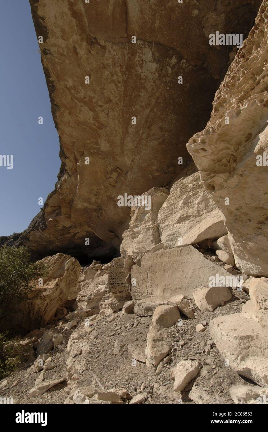 Val Verde County, Texas ottobre 2005: Fate Bell Shelter è un rifugio roccioso profondamente stratificato nel Seminole Canyon State Park contenente prove di oltre 8.000 anni di occupazione, dal periodo arcaico al periodo tardo preistorico (ca. 7000 a.C. - 1500 d.C.). ©Bob Daemmrich Foto Stock