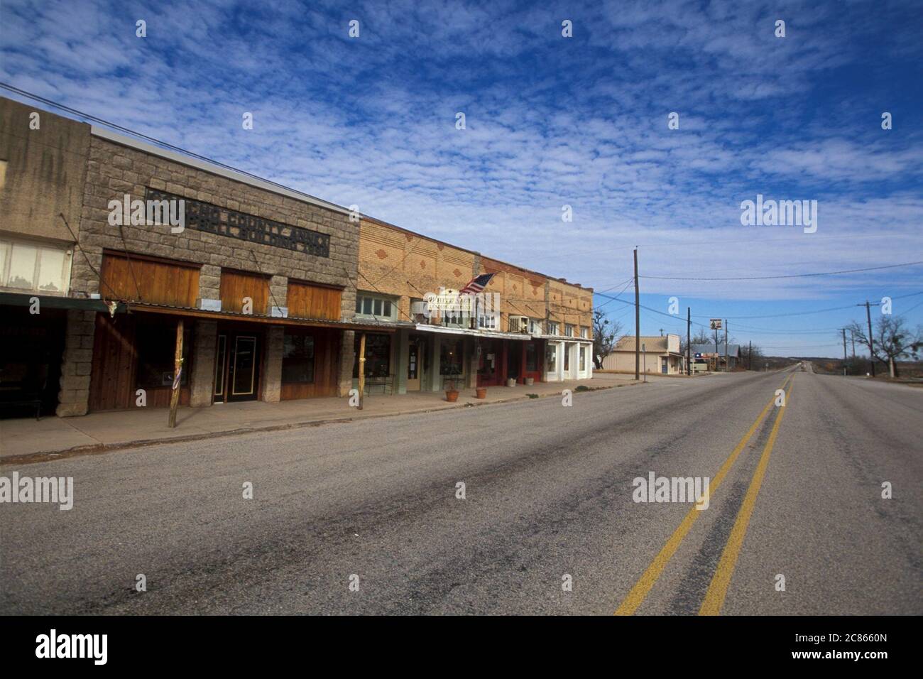 Strada principale della piccola città di Paint Rock nella contea di Concho, Texas centro-occidentale. ©Bob Daemmrich Foto Stock