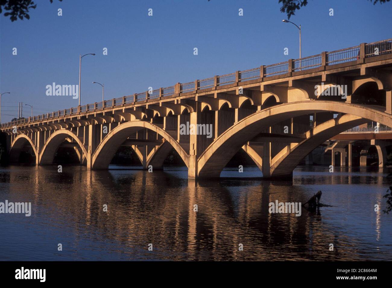 Austin Texas USA, 2005: Ponte Lamar Boulevard sul fiume Colorado vicino al centro. ©Bob Daemmrich Foto Stock