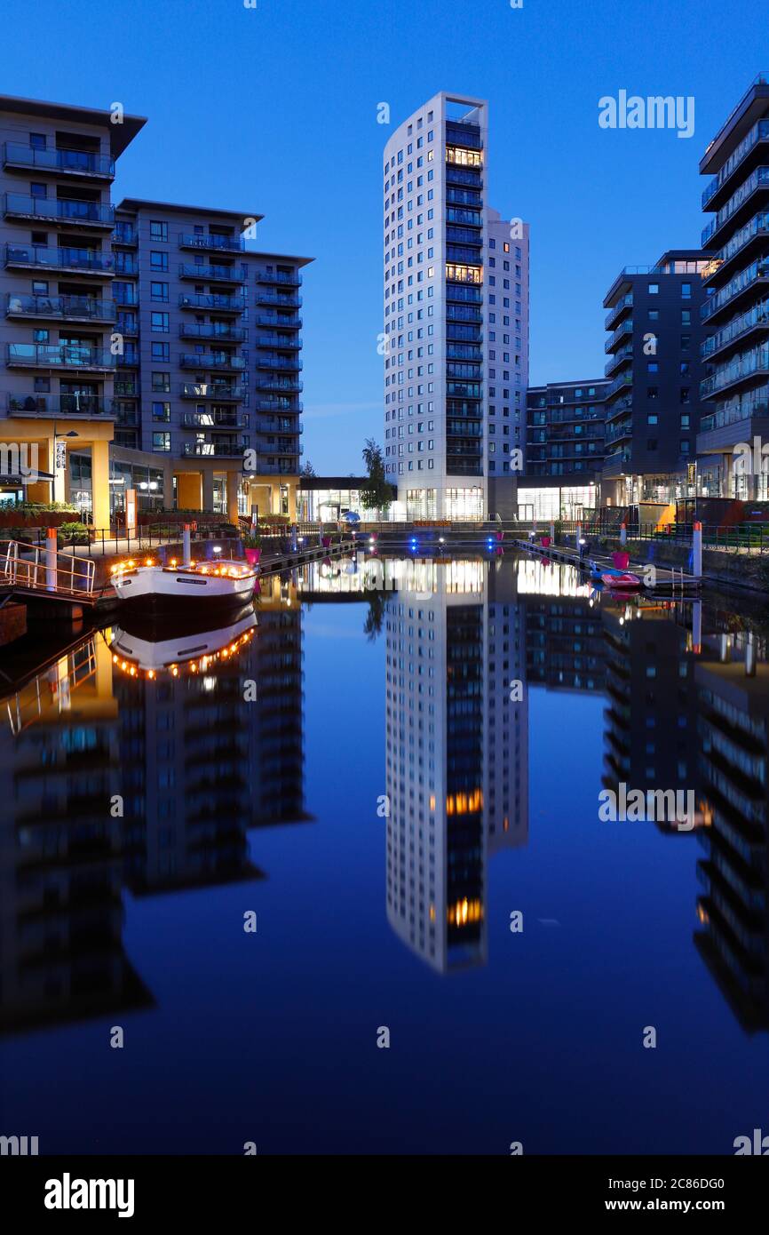 Clarence House Apartments Reflections al Leeds Dock nel centro di Leeds. Foto Stock