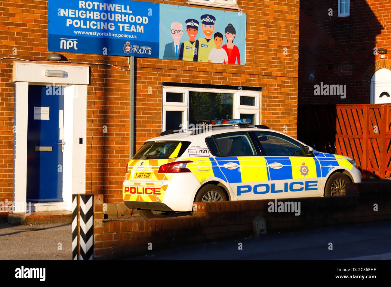 La stazione di polizia di Rothwell su Haigh Road a East Leeds non è più aperta al pubblico. Foto Stock