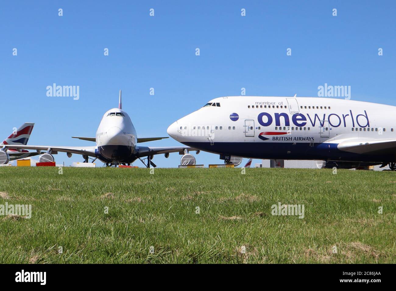 I 747 jumbo jet iconici di British Airways all'aeroporto di Cardiff dopo che l'azienda ha deciso di ritirare l'intera flotta con effetto immediato. Foto Stock