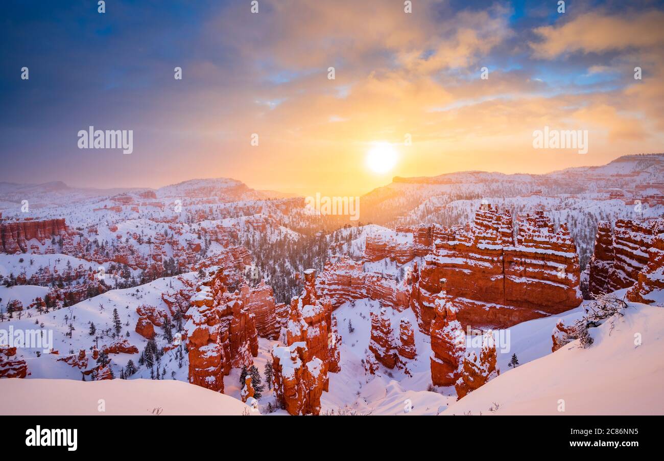 Alba dopo la tempesta di neve al Bryce Canyon National Park, Utah, USA. Foto Stock