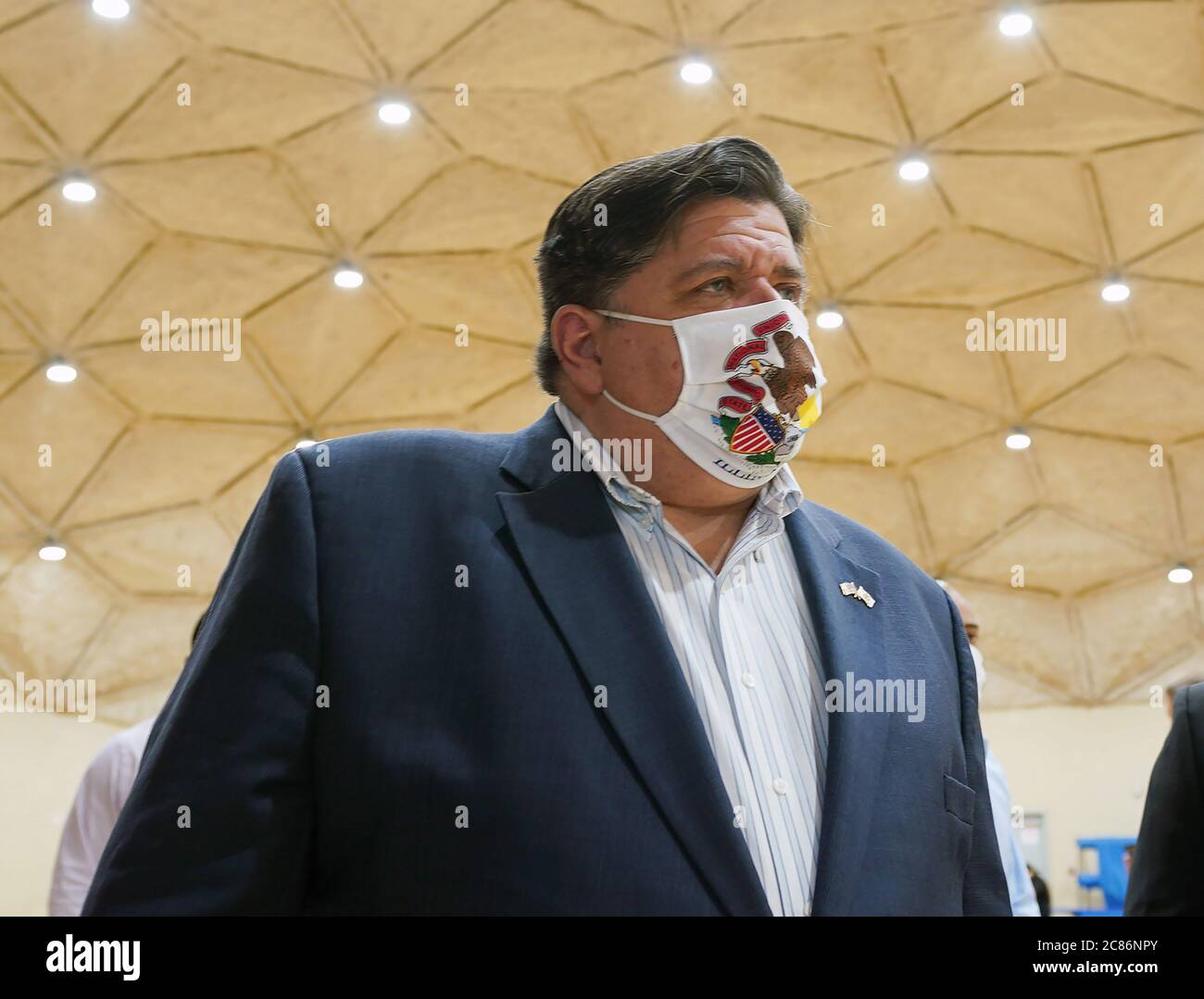 East St. Louis, Stati Uniti. 21 luglio 2020. Governatore dell'Illinois J.B. Pritzker tours l'East St. Louis Youth Employment Center a East St. Louis, Illinois, martedì 21 luglio 2020. Il centro sostiene i posti di lavoro locali attraverso il programma di occupazione giovanile estiva. Photo by Bill Greenblatt/UPI Credit: UPI/Alamy Live News Foto Stock