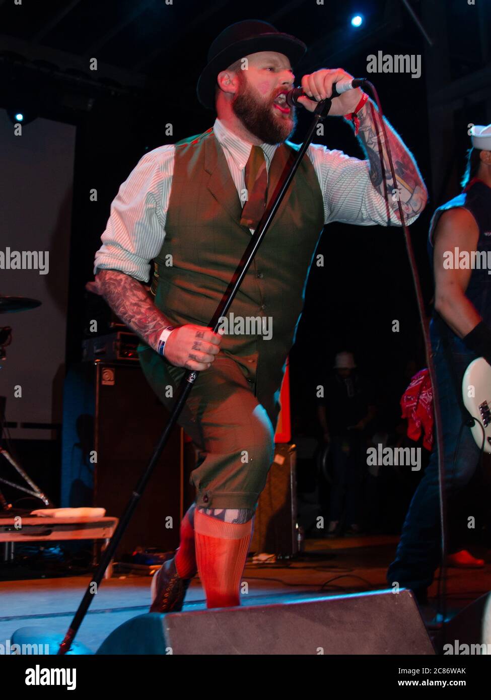 2 settembre 2012, Los Angeles, California, USA: Tony Sylvester, conosciuto anche come il 'Duke of Nothing' di Turbonegro, si esibisce al FYF Fest al L. A. Historic state Park - giorno 2. (Immagine di credito: © Billy Bendight/ZUMA Wire) Foto Stock