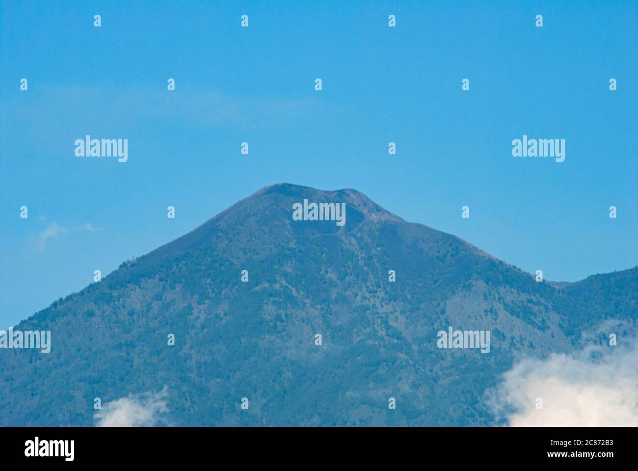 Volcan Tajumulco è un grande stratovulcano nel dipartimento di San Marcos, nel Guatemala occidentale. È la montagna più alta dell'America Centrale a 4,202 Foto Stock