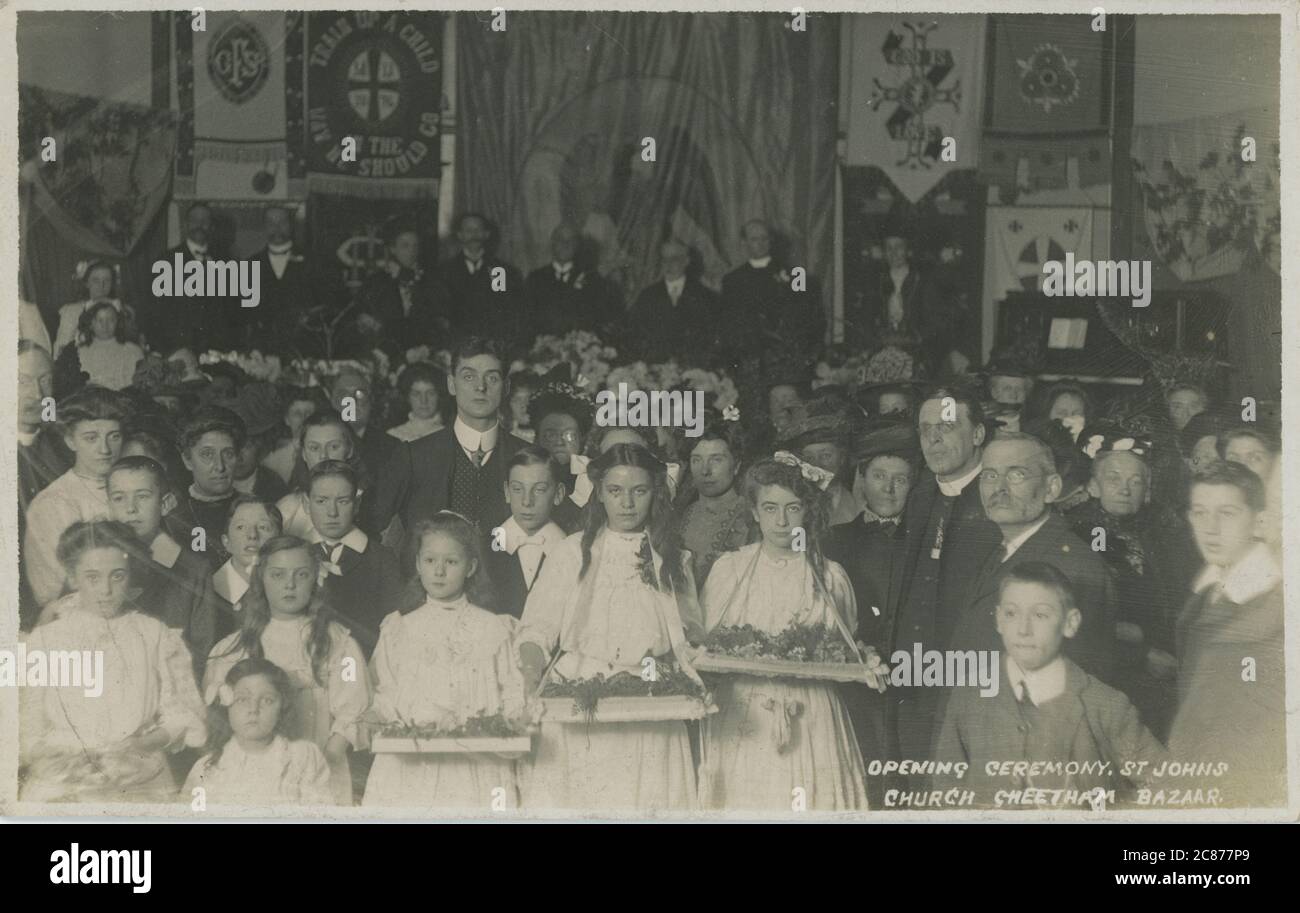 Bazar della chiesa di San Giovanni - cerimonia di apertura, Cheetham Hill, Manchester, Lancashire, Inghilterra. Foto Stock