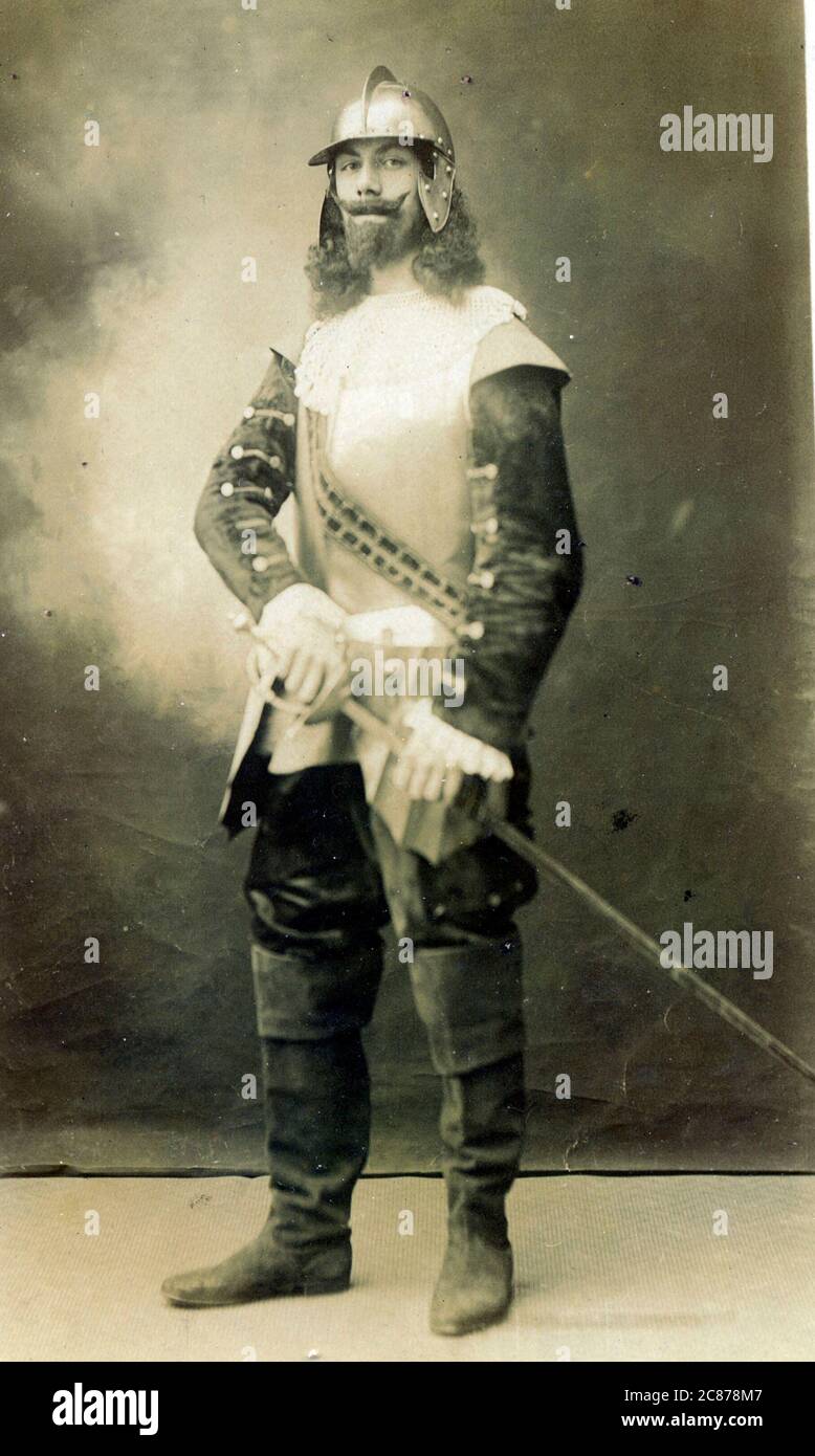 Un uomo vestito con autentico costume della Guerra civile inglese. Foto Stock