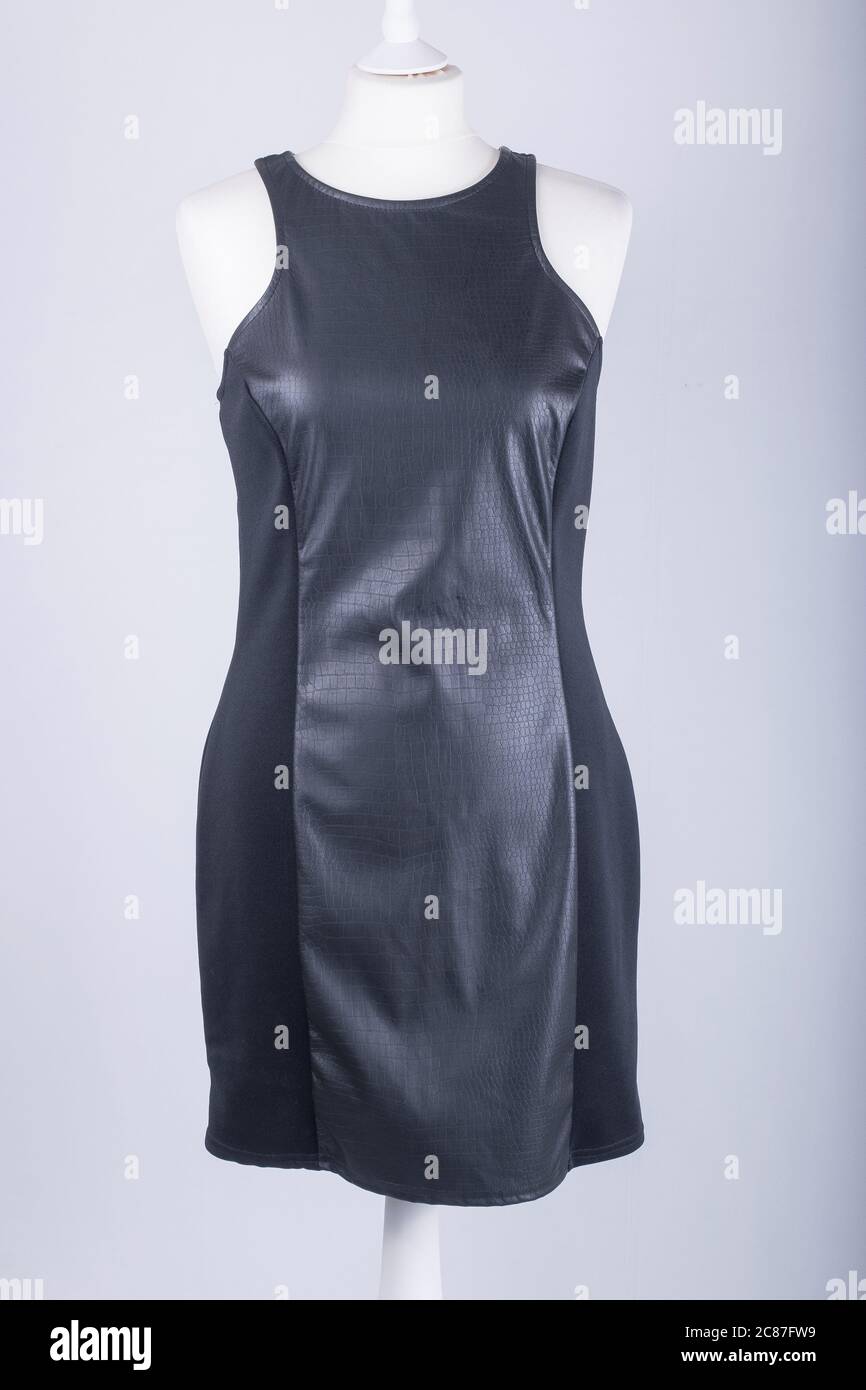 Un manichino di Tailors vestito in pelle nera Foto Stock