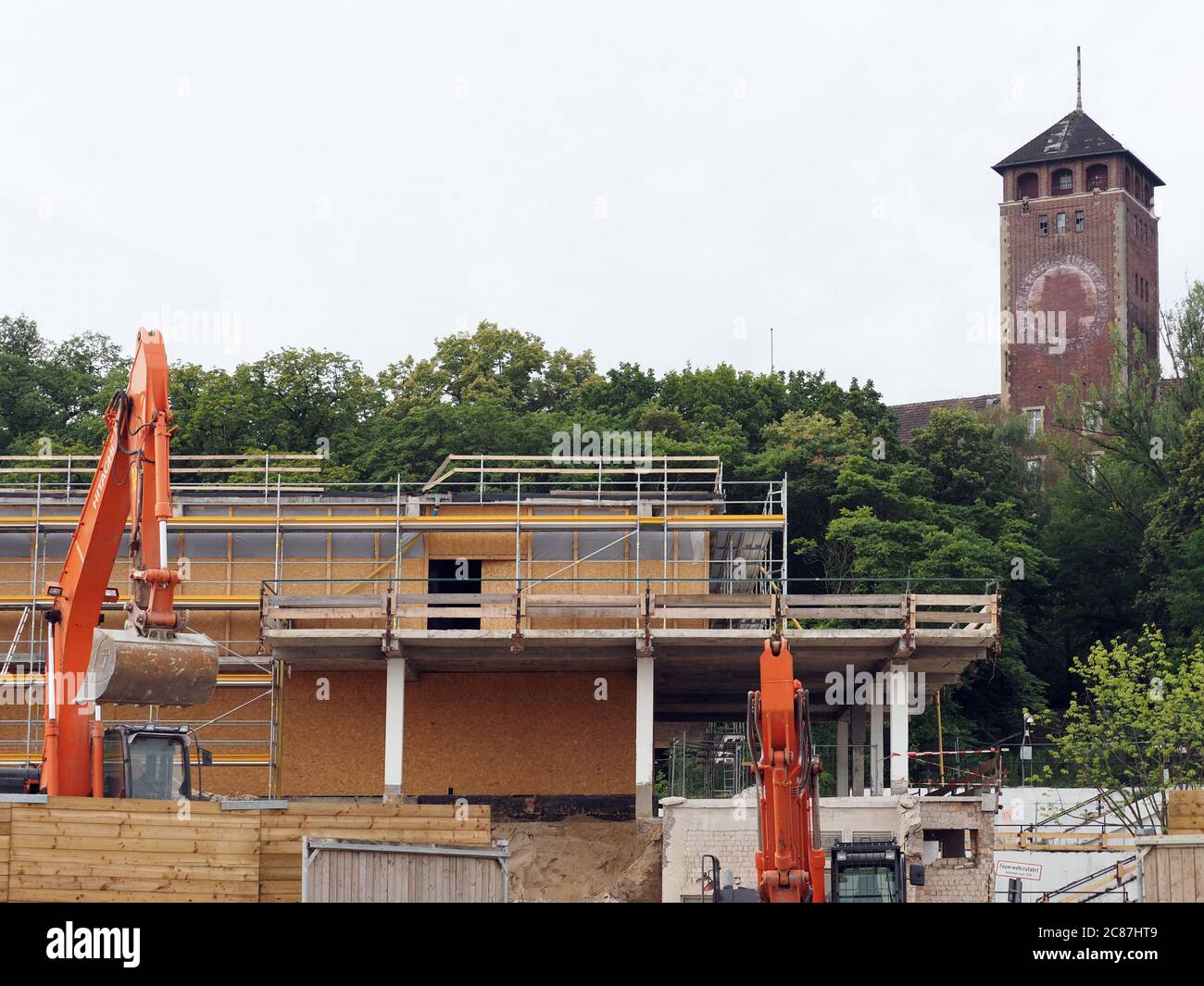 Potsdam, Germania. 20 luglio 2020. L'ex ristorante 'Mink' sul Brauhausberg era stato acquistato dalla fondazione dell'imprenditore di software Plattner. L'apertura dell'edificio è prevista per l'autunno 2021 dopo un'ampia ristrutturazione. Credit: Soeren Stache/dpa-Zentralbild/ZB/dpa/Alamy Live News Foto Stock
