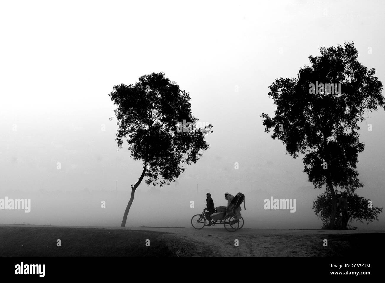 Cumilla, Bangladesh - 13 settembre 2019:/Inverno Village Lifestyle, e nebbia natura Foto Stock