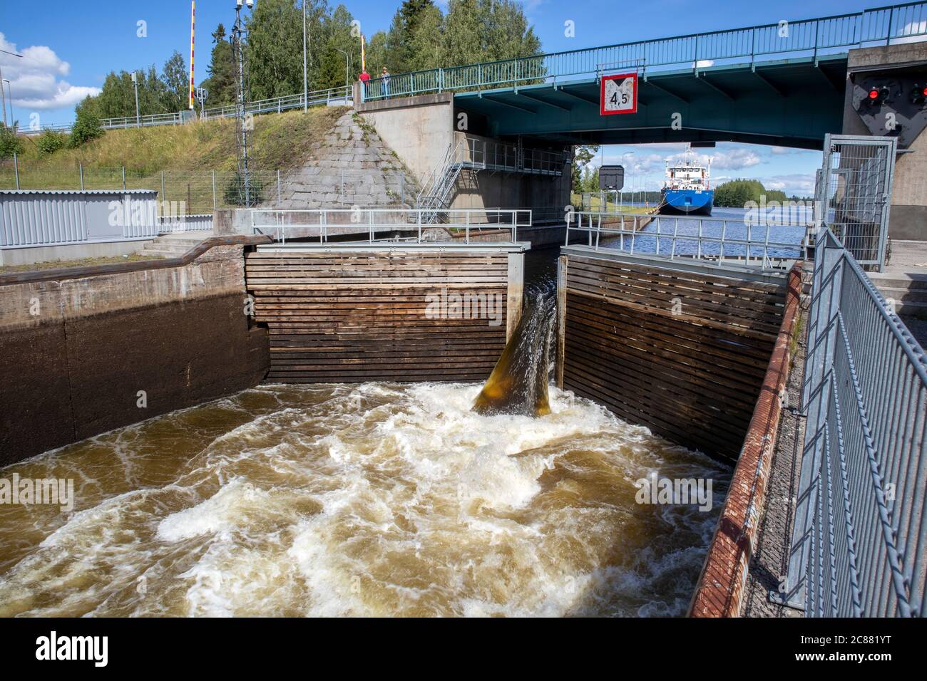 Apertura cancello di serratura nel canale Taipalal, Varkaus Finlandia Foto Stock