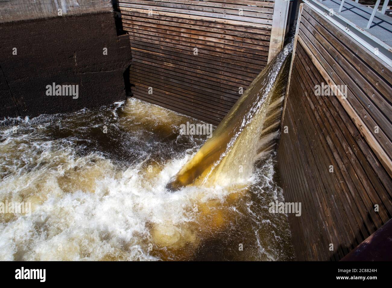 Apertura cancello di serratura nel canale Taipalal, Varkaus Finlandia Foto Stock