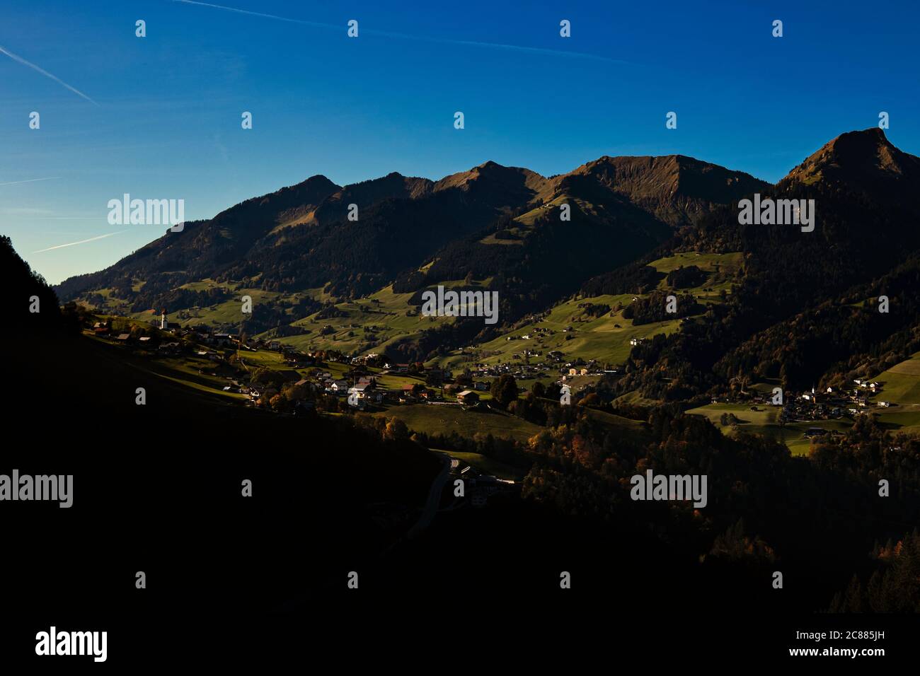 Walsertal, Kleinwalsertal nelle Alpi austriache estive al tramonto Foto Stock