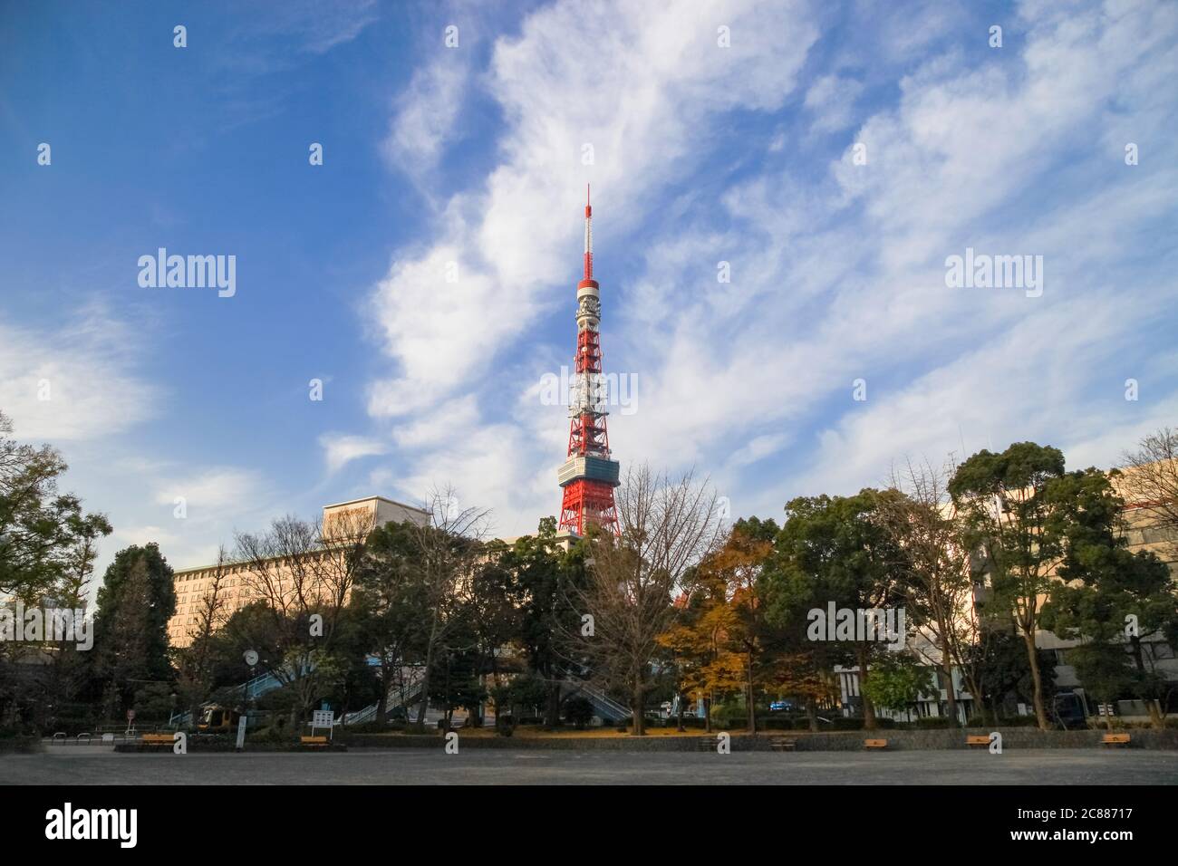 Tokyo, Giappone - 16 Dicembre 2017 : il paesaggio urbano di Tokyo con la Torre di Tokyo Foto Stock