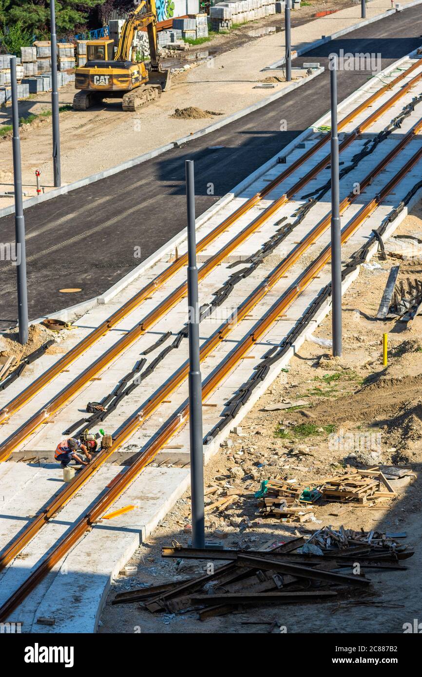 Belgrado / Serbia - 30 giugno 2019: Ricostruzione di binari del tram in via Karadjordjeva nel centro di Belgrado, capitale della Serbia Foto Stock