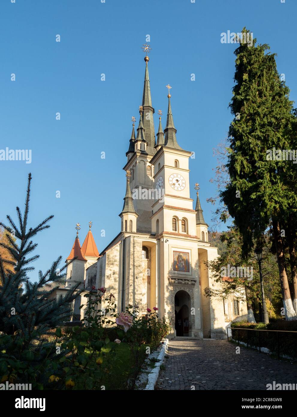 Chiesa di San Nicola, chiesa ortodossa rumena a Braşov, dove si trova la prima scuola della Romania nella zona. Foto Stock