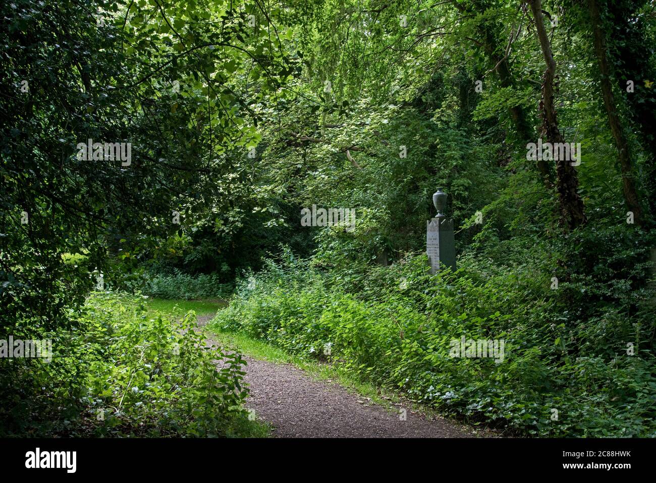 Il cimitero trascurato e sopravconto di Newington, Edimburgo, Scozia, Regno Unito Foto Stock