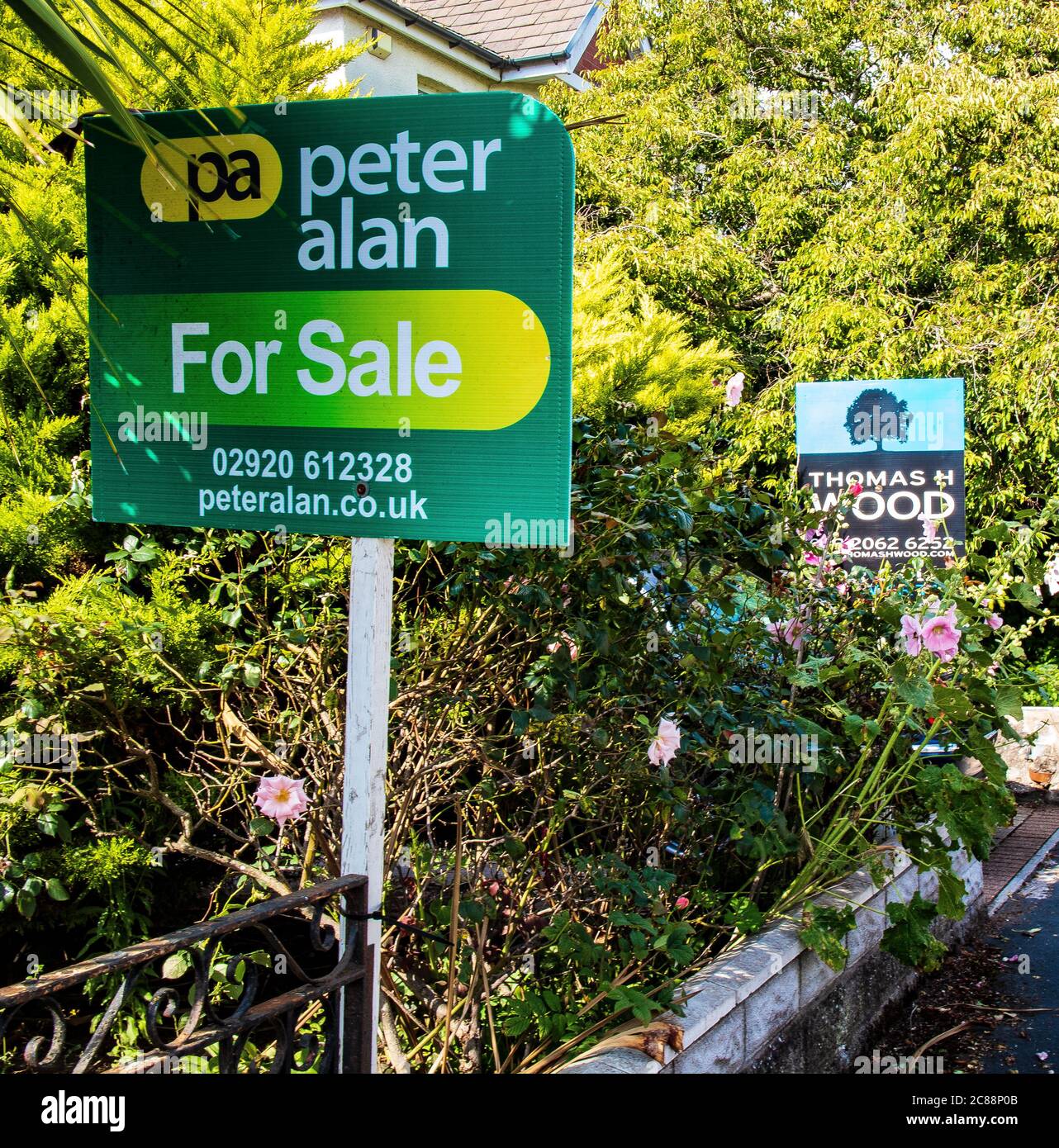 Vendite di tubi flessibili durante il blocco di Coronavirus, Cardiff, Galles Foto Stock