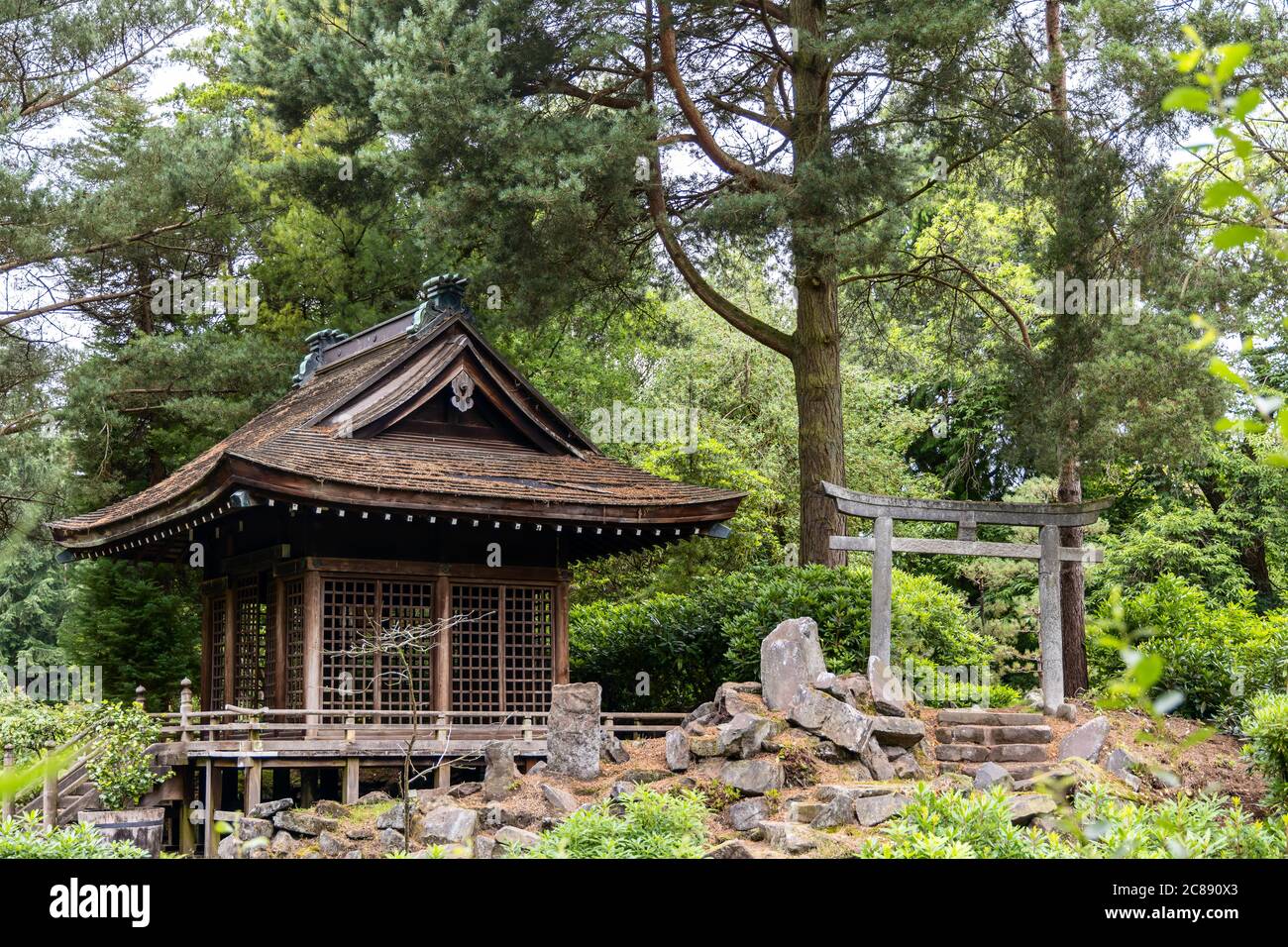 Il Santuario Shinto in un giardino giapponese a Tatton Park, Inghilterra. Foto Stock