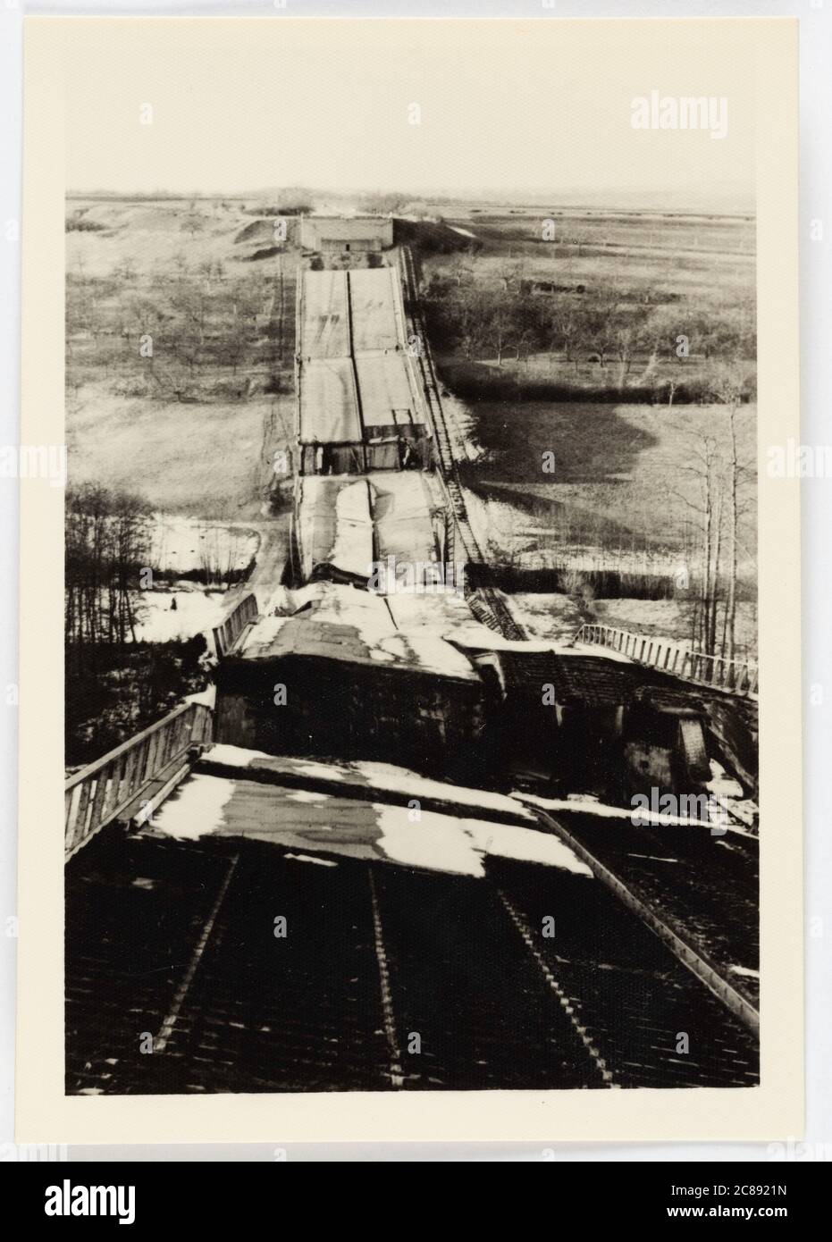 Autobahn tra Stoccarda e Monaco sabotato durante la seconda guerra mondiale dai tedeschi in modo che non poteva essere utilizzato, 1951 Foto Stock