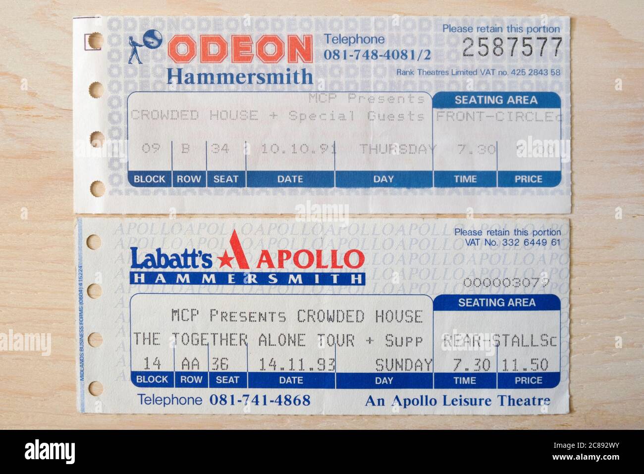 Biglietti per concerti per la Crowded House nel 1991 e il Together Alone Tour nel 1993 presso l'Hammersmith Odeon e il rinominato Hammersmith Apollo, Londra Foto Stock