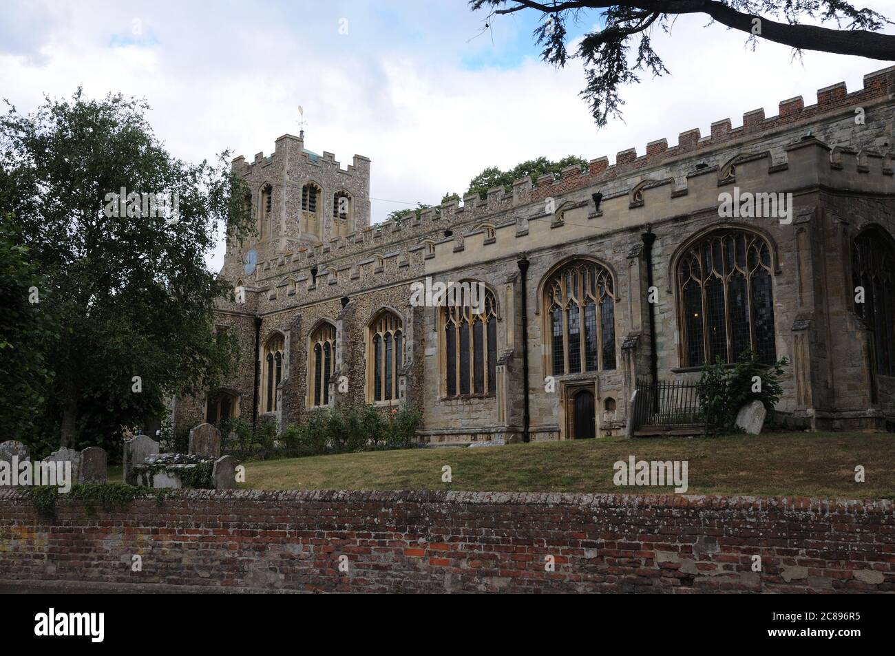 Chiesa di San Pietro ad Vincla, Coggeshall, Essex, è lunga 125 metri e ha beneficiato della prosperità del commercio di lana nel XV secolo. Foto Stock