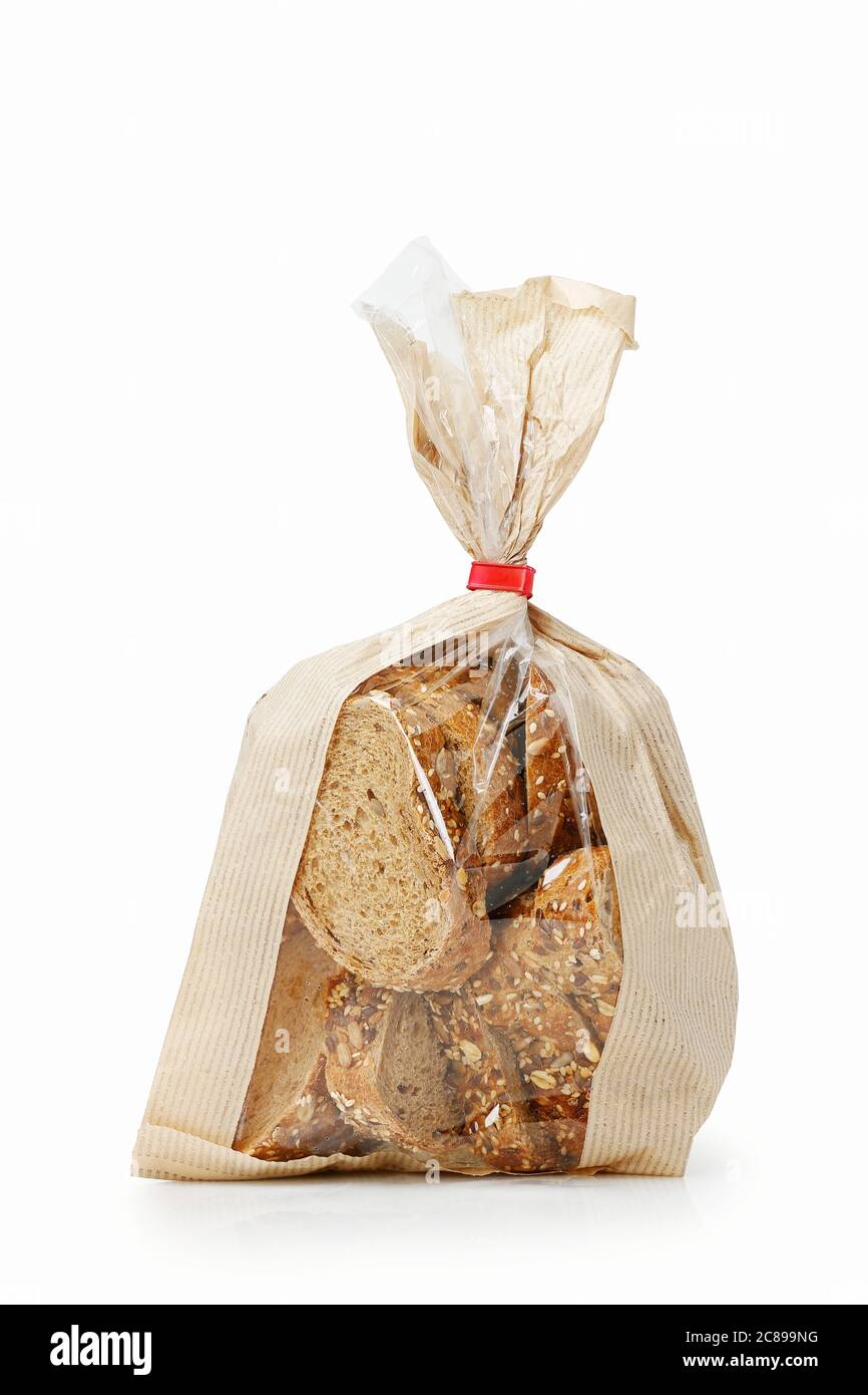 pane a grani multipli a fette in sacchetto di carta isolato Foto Stock