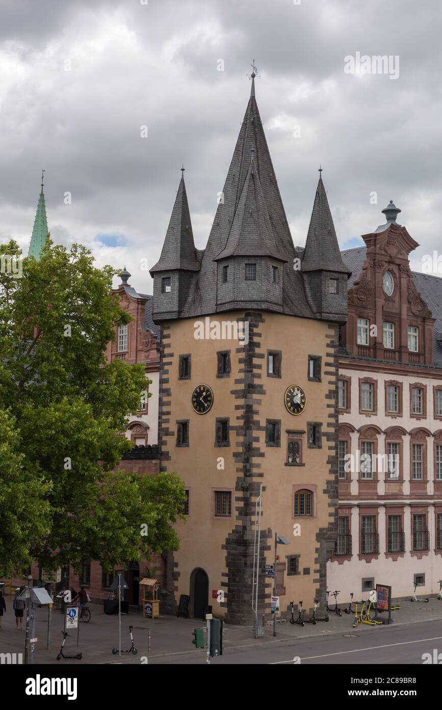 La torre Renturm nel centro di Francoforte sul meno, Germania Foto Stock